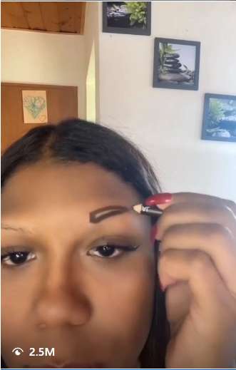 @lareinadelasceja