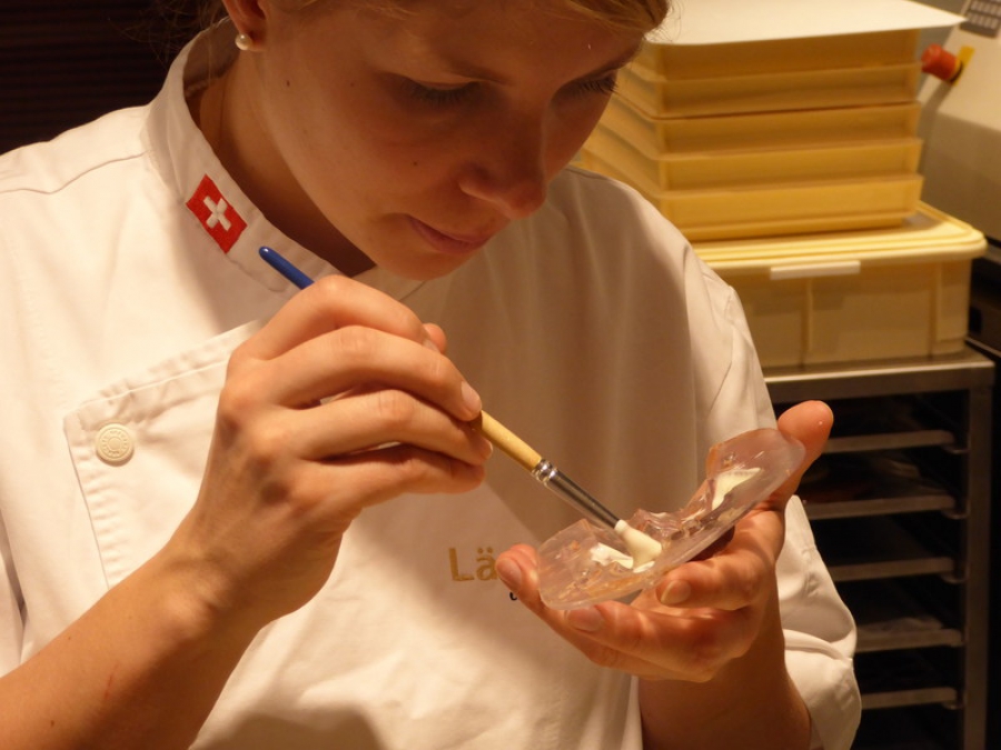 #foodies Learn How Chocolate Beans Are Transformed Into Tasty Confection @matrixthinker @alpenwild #foodies #ilovefood #foodtravelers #travel