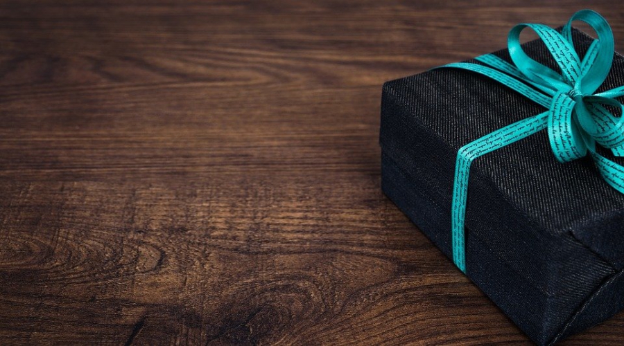 Tech Gifts For Your Father! Save Up To $30 On Tech Accessories At Speck Shop Now! #fathersdaygifts #gifts #birthdaygifts #shopping