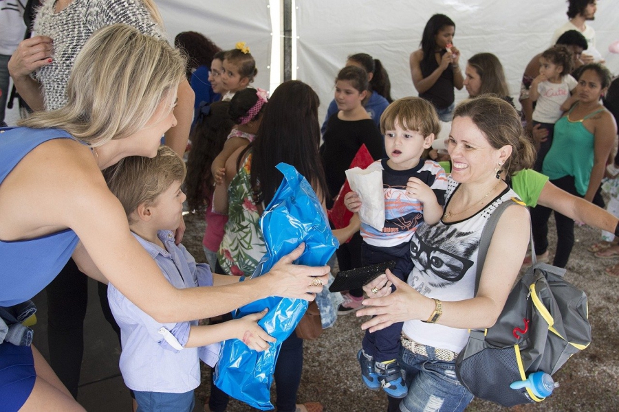 H&m Canada Provides Three Hundred Thousand Dollars Of Product To Women's Shelters Canada For Those Vulnerable To Covid 19