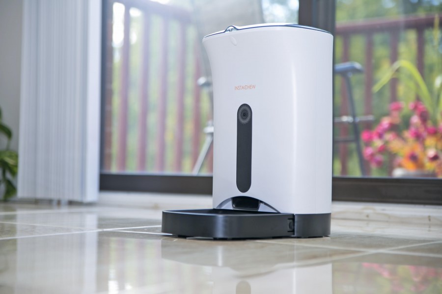 Schedule Instant Feeding For Your #pet Right From Your Phone With #instachew #pet #pooches @matrixthinker #dog #cat #dogtoys #doggifts #dogapparel
